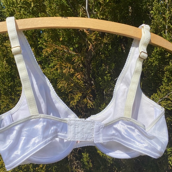 Vintage Olga 34C Dainty Pink & White Lace Detailed Coquette Bra - Picture 4 of 7